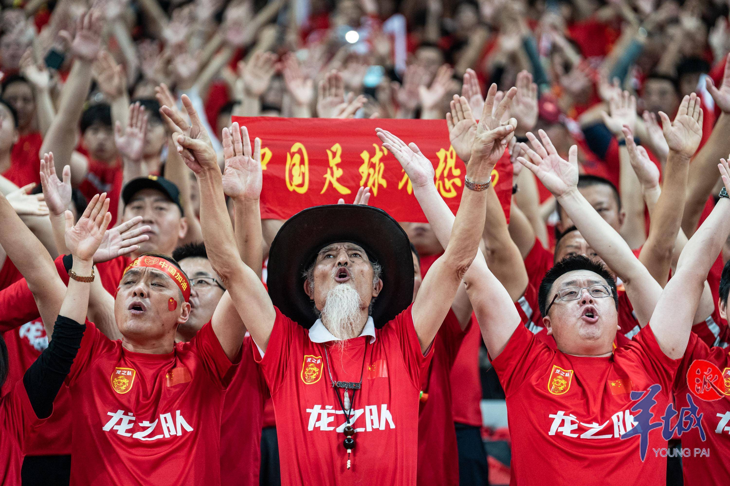热门足球赛事掀起热潮，球迷狂热不停的简单介绍