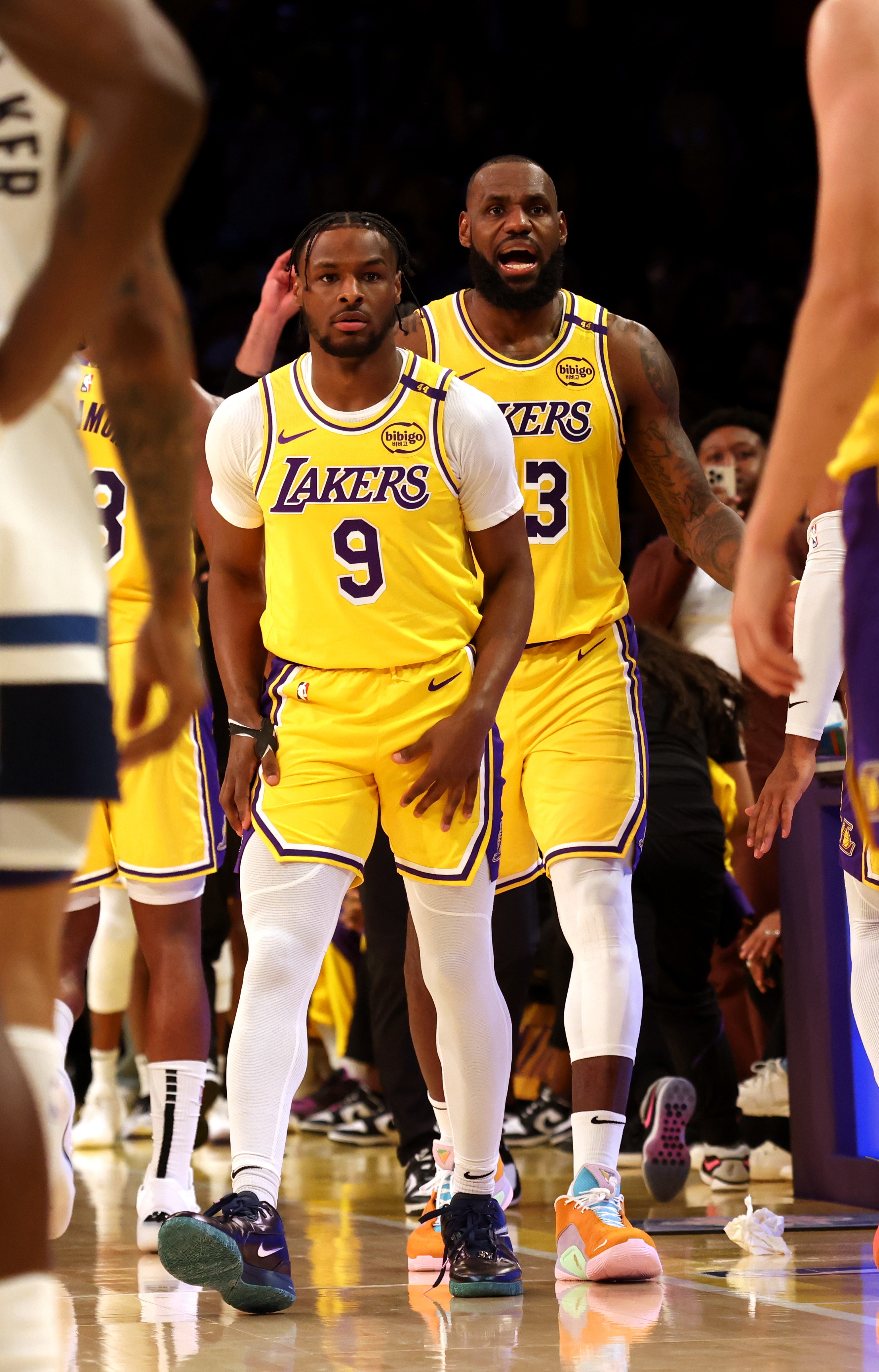 NBA常规赛：布朗克斯国王队大胜小牛队